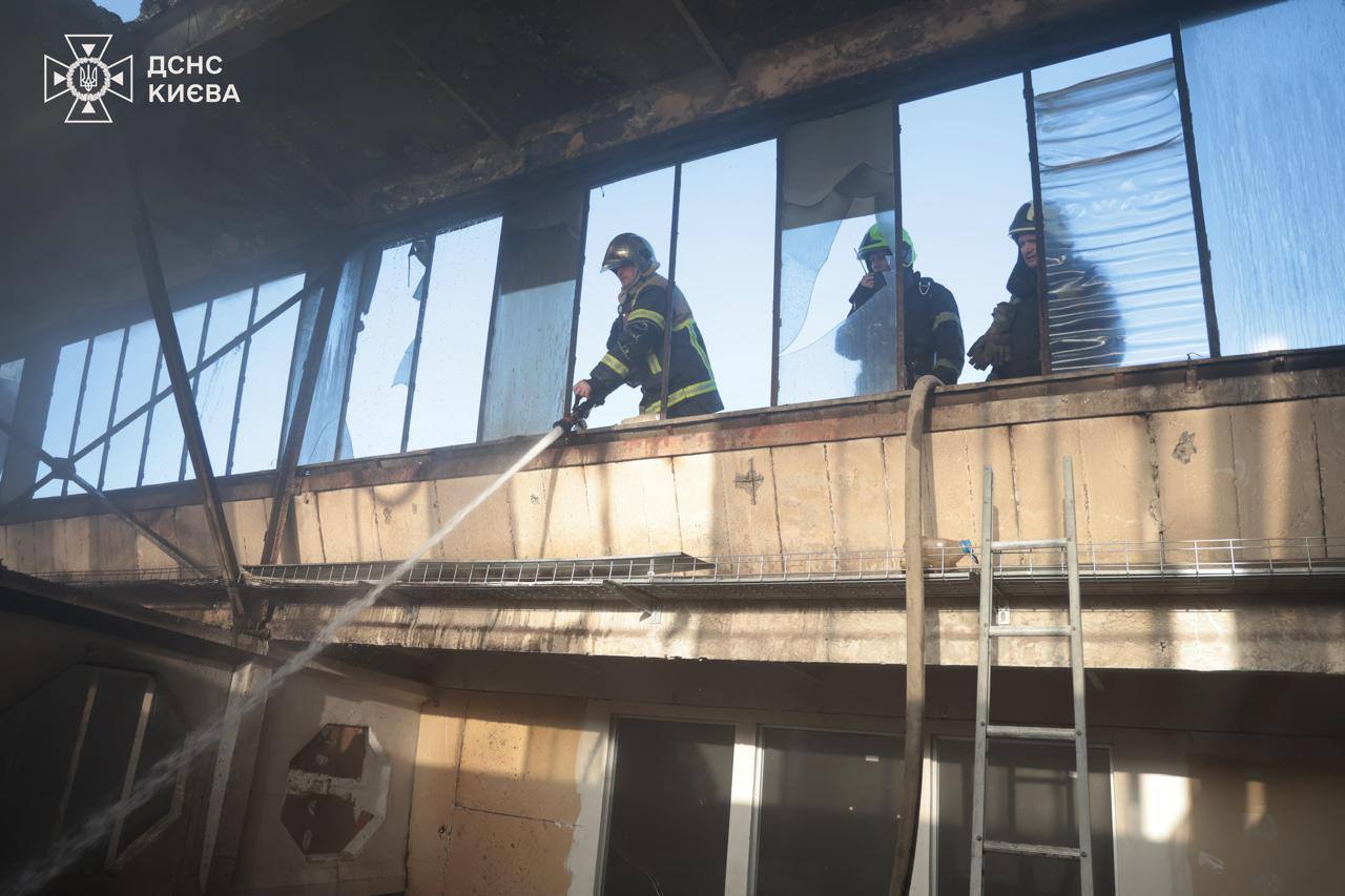 У Києві ліквідували наслідки ранкової атаки