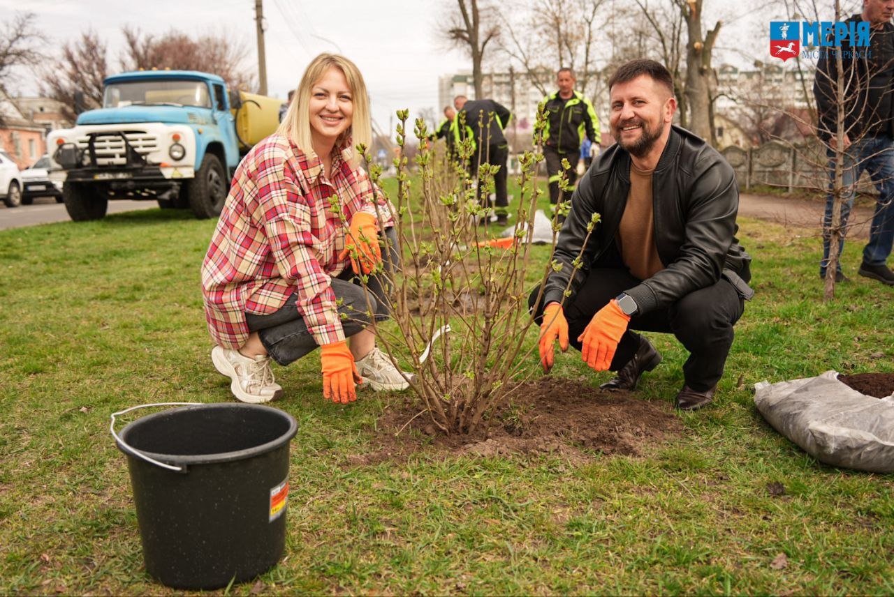 У Черкасах відбувся День благоустрою: до прибирання долучилися сотні містян - фото 6