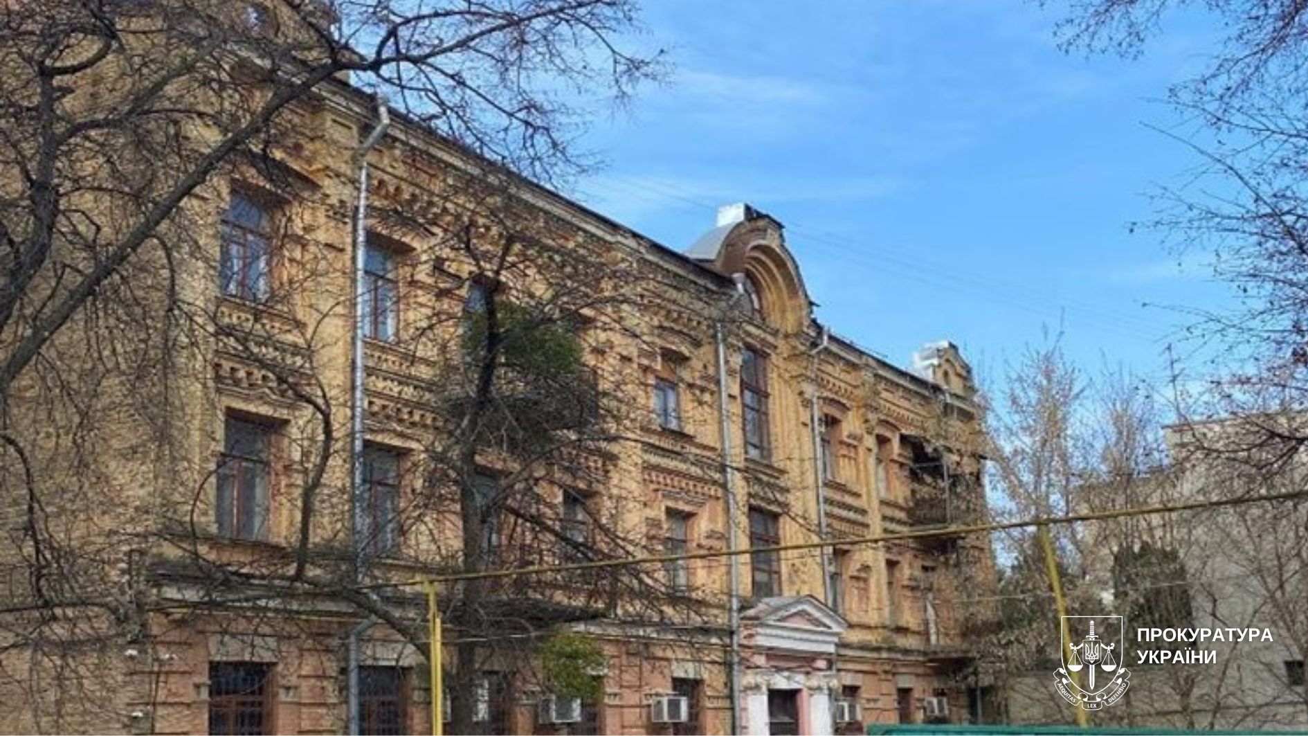 Прокуратура через суд вимагає привести до ладу старовинний будинок на Ярославовому Валу