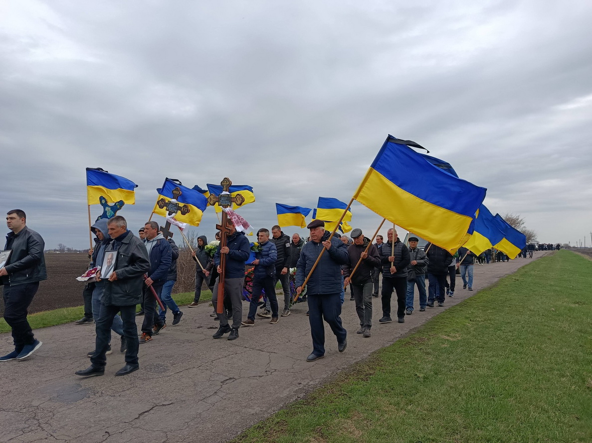 На Черкащині громада попрощалася з чотирма загиблими внаслідок атаки дрона - фото 3