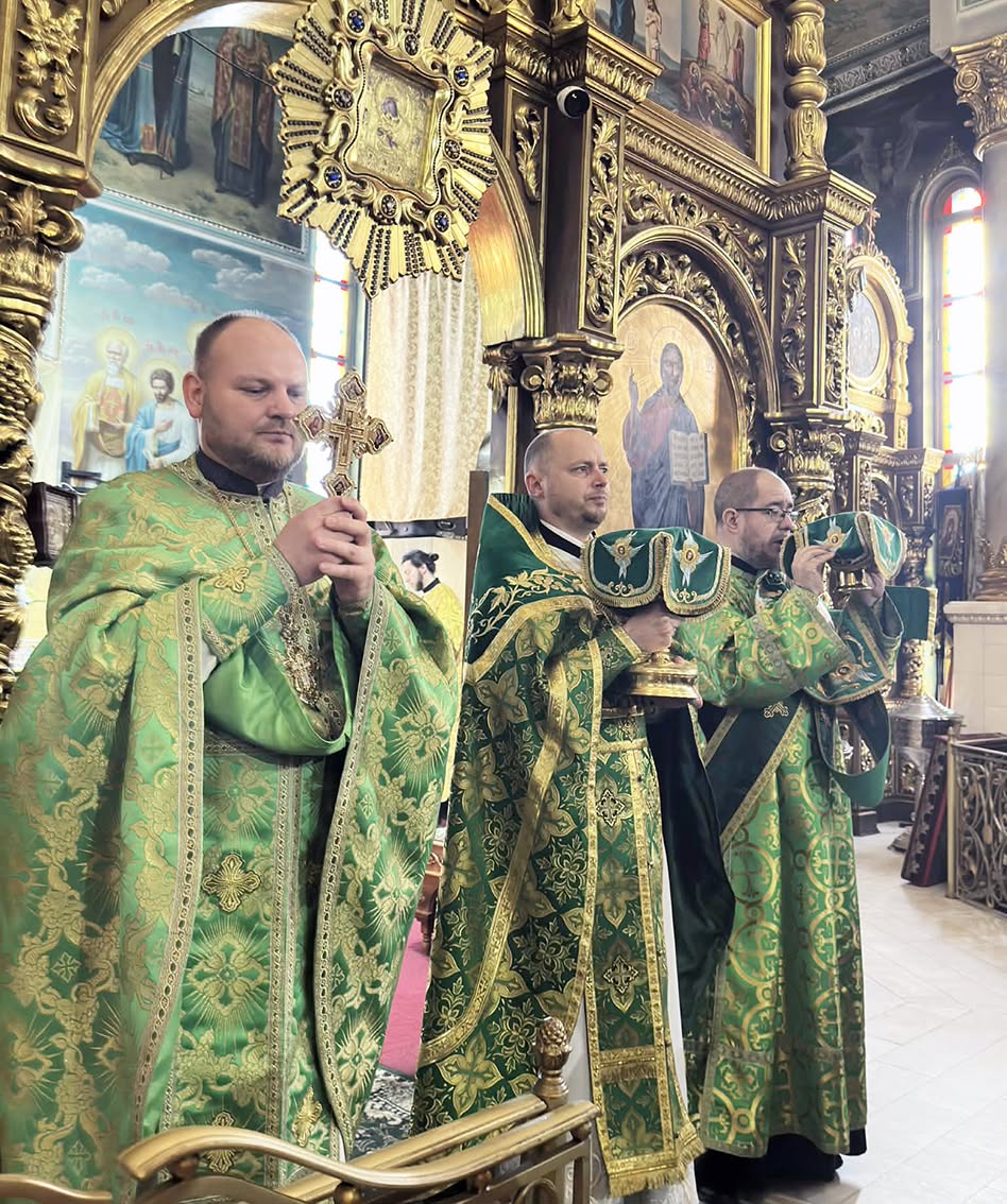 У Черкасах в храмах освятили вербові гілки