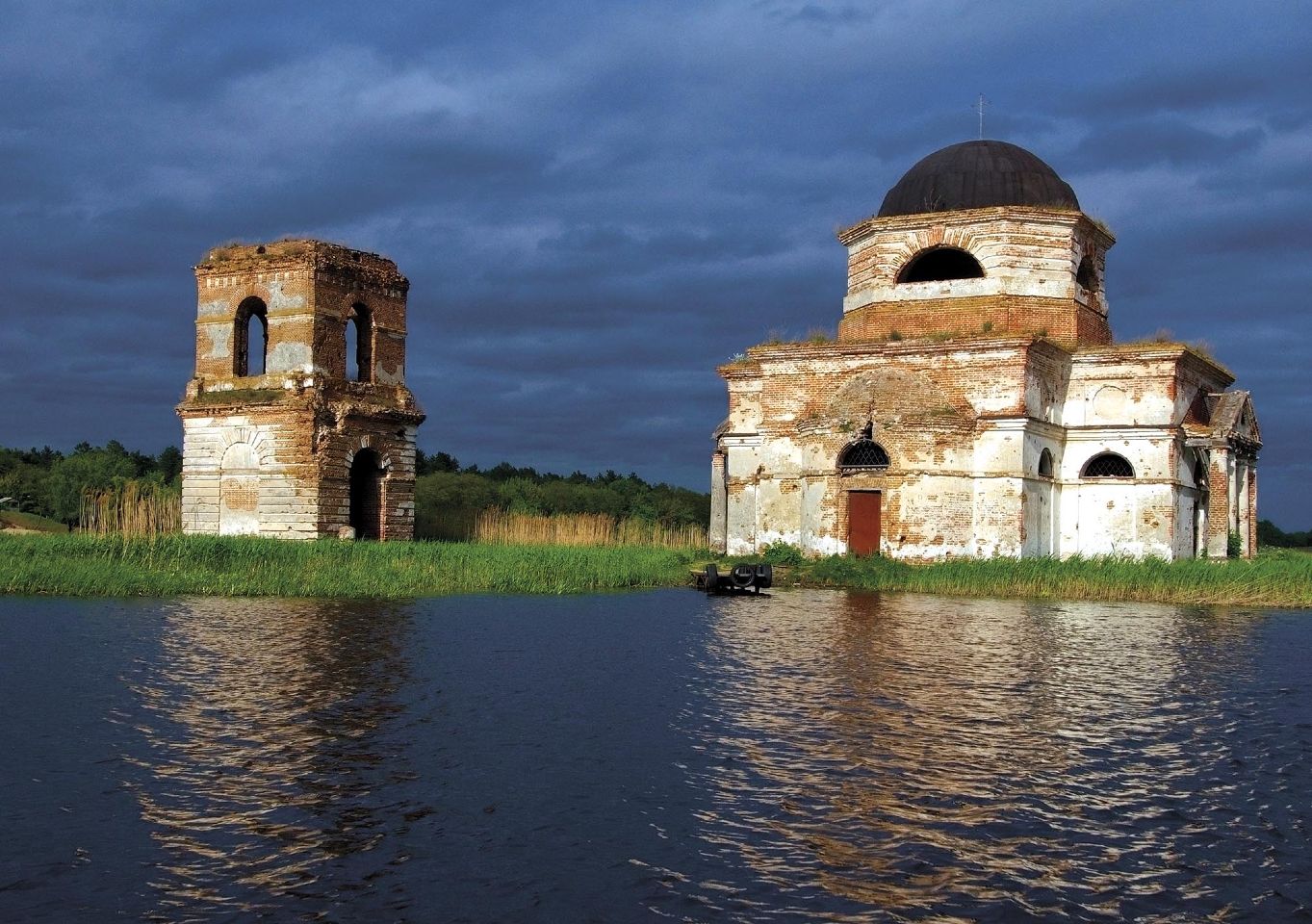 Незламна святиня: історія та секрети затопленої церкви у Ржищеві
