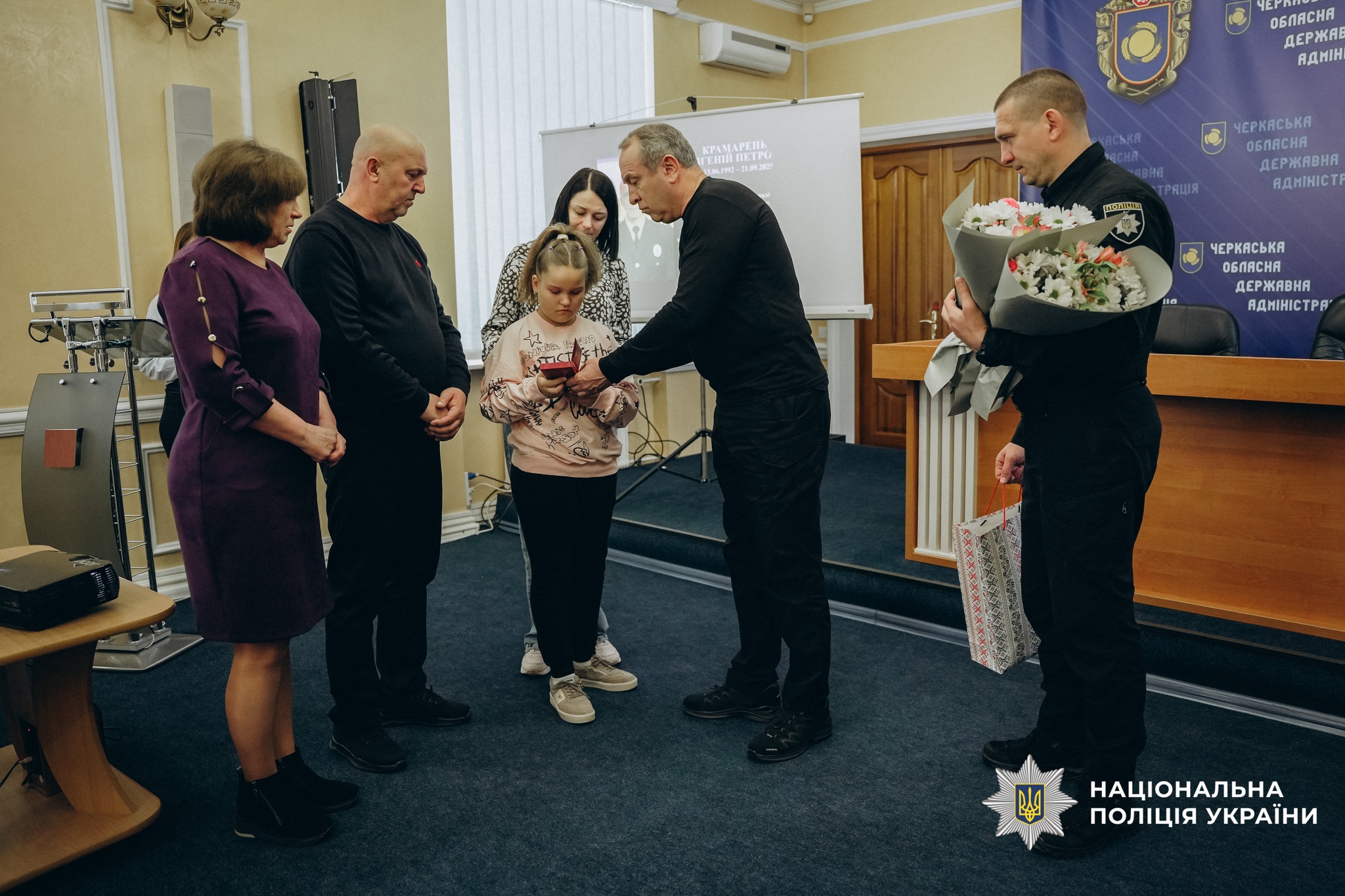 У Черкасах вручили нагороди рідним загиблих поліцейських. Фото - фото 3