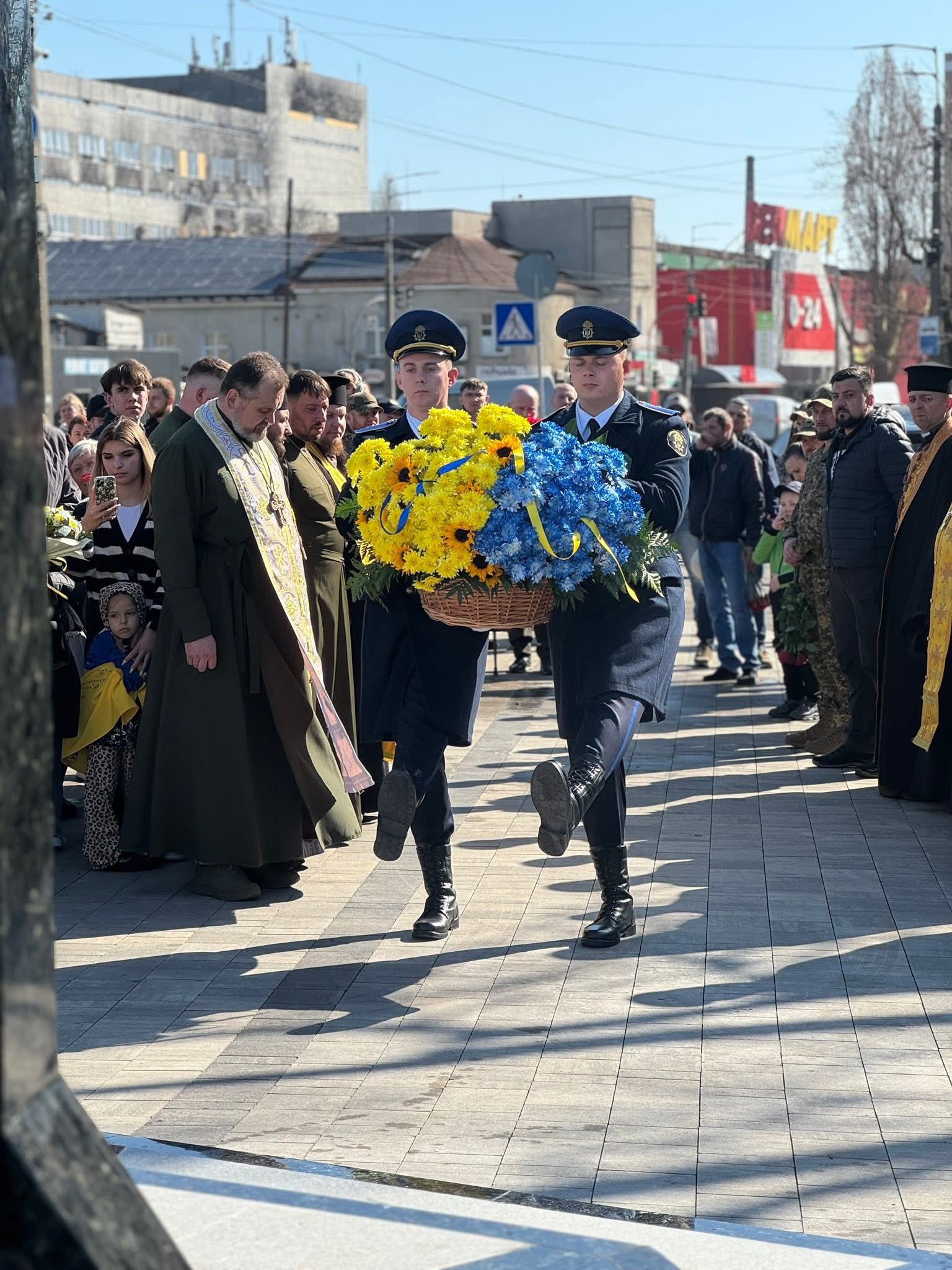 Сквер імені Павла Горянського у Києві оновили та доповнили скульптурою «Омега Незламних» - фото 3