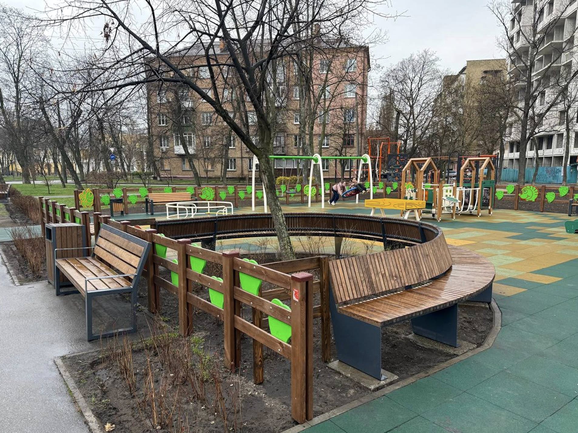 Сквер імені Павла Горянського у Києві оновили та доповнили скульптурою «Омега Незламних» - фото 2