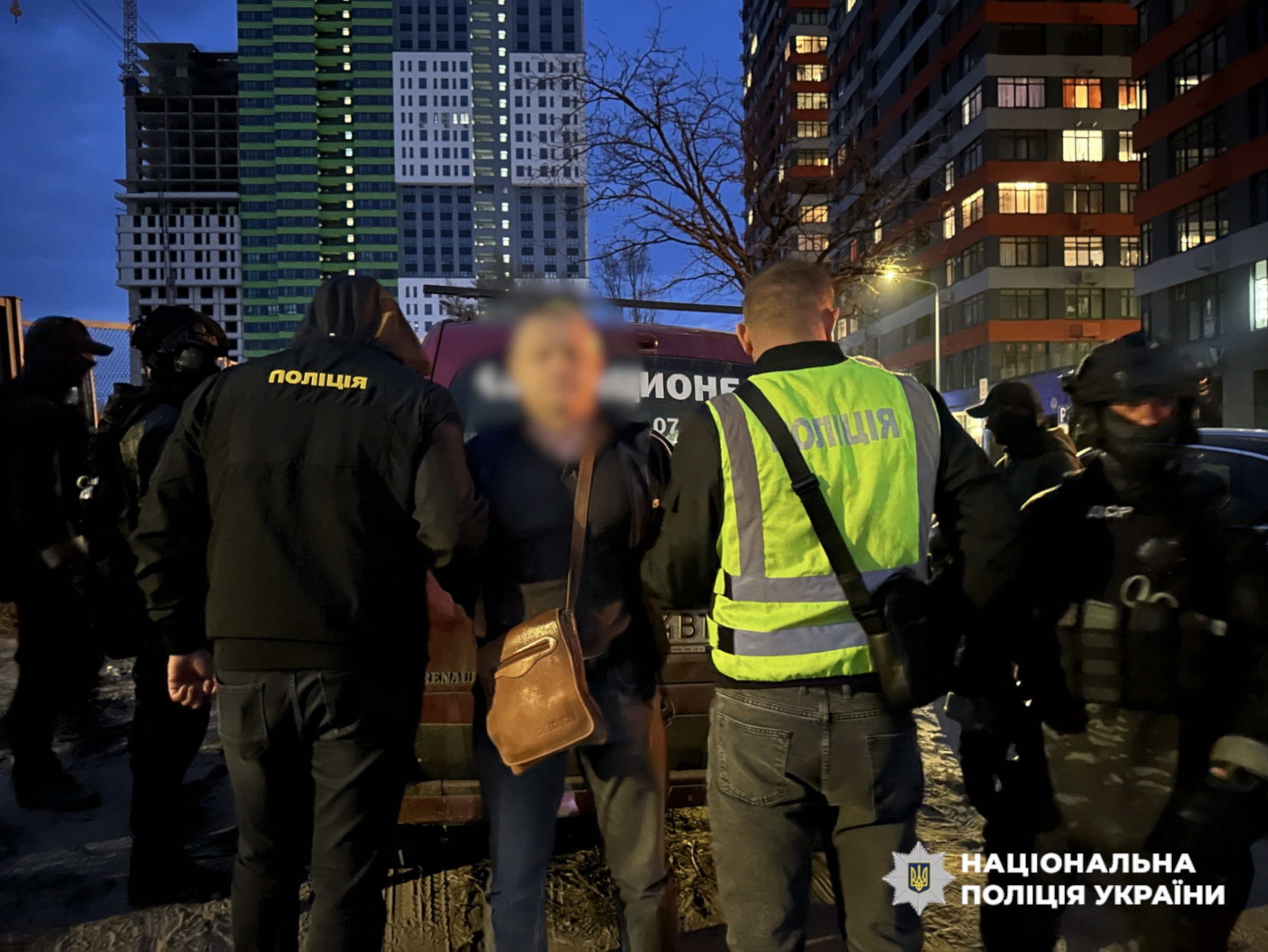 Столична поліція викрила злочинне угрупування, яке продавало бронь