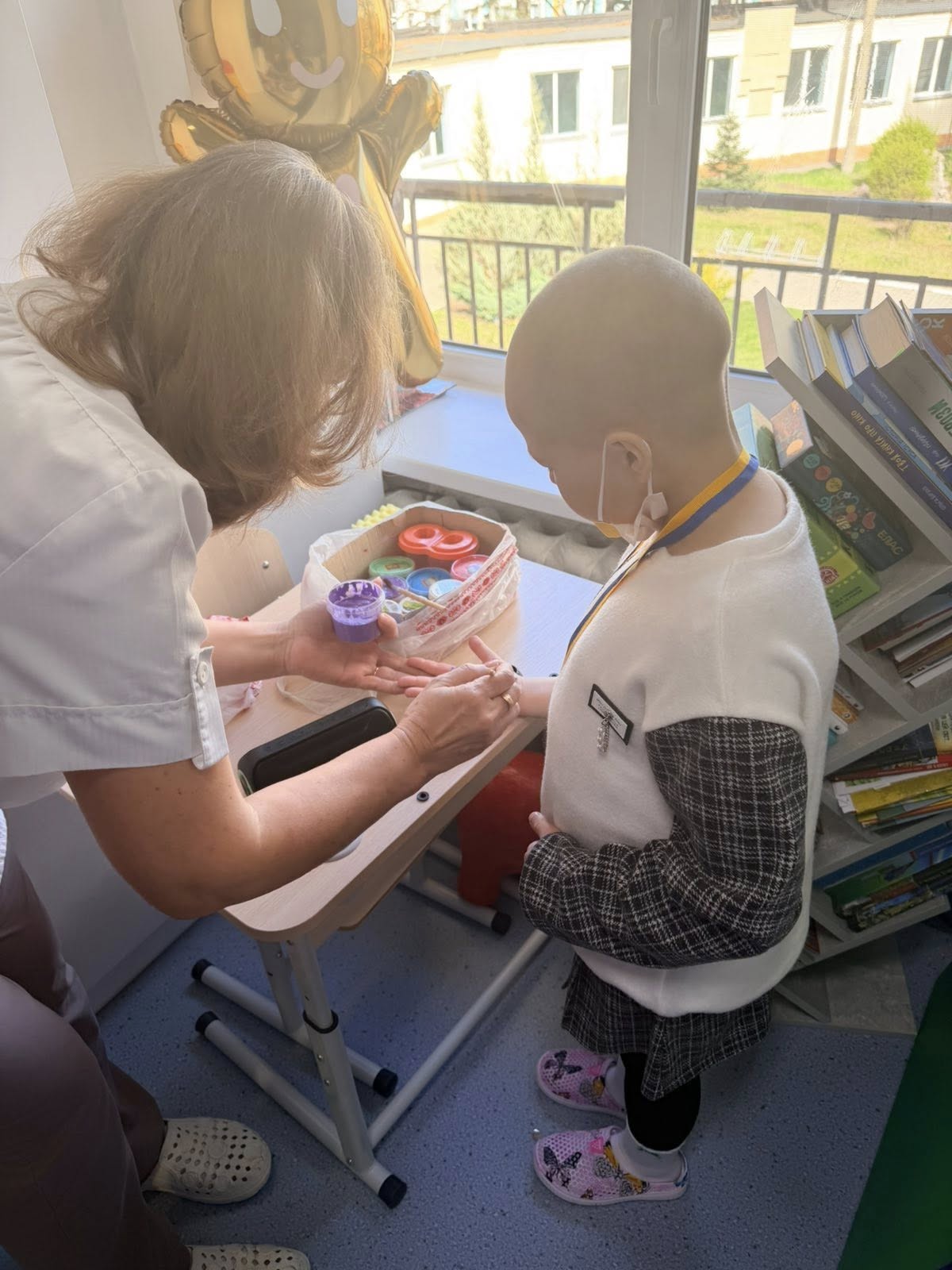 Із Черкаського онкоцентру виписали 11-річну Аню, яка боролася з гострим лімфобластним лейкозом