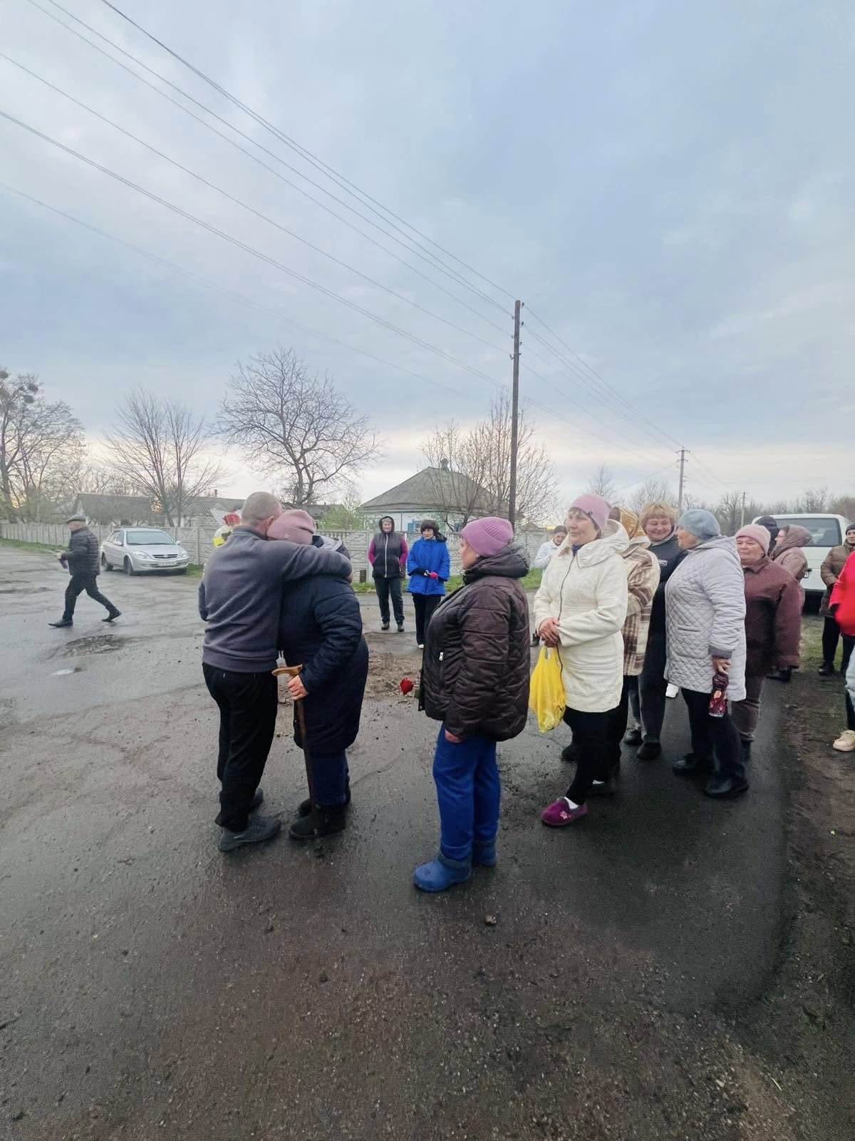 Громада на Черкащині зустріла захисника Віктора Савицького, який був у полоні РФ