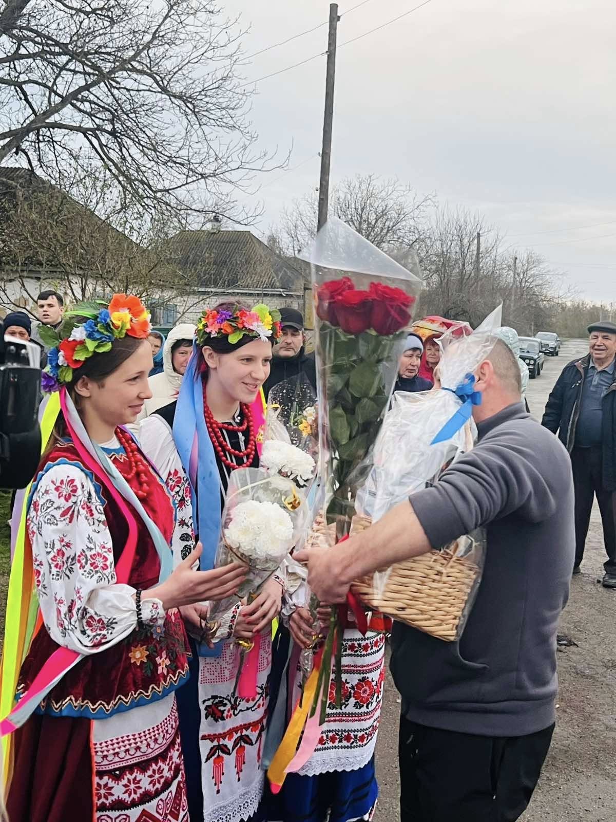 Громада на Черкащині зустріла захисника Віктора Савицького, який був у полоні РФ - фото 2