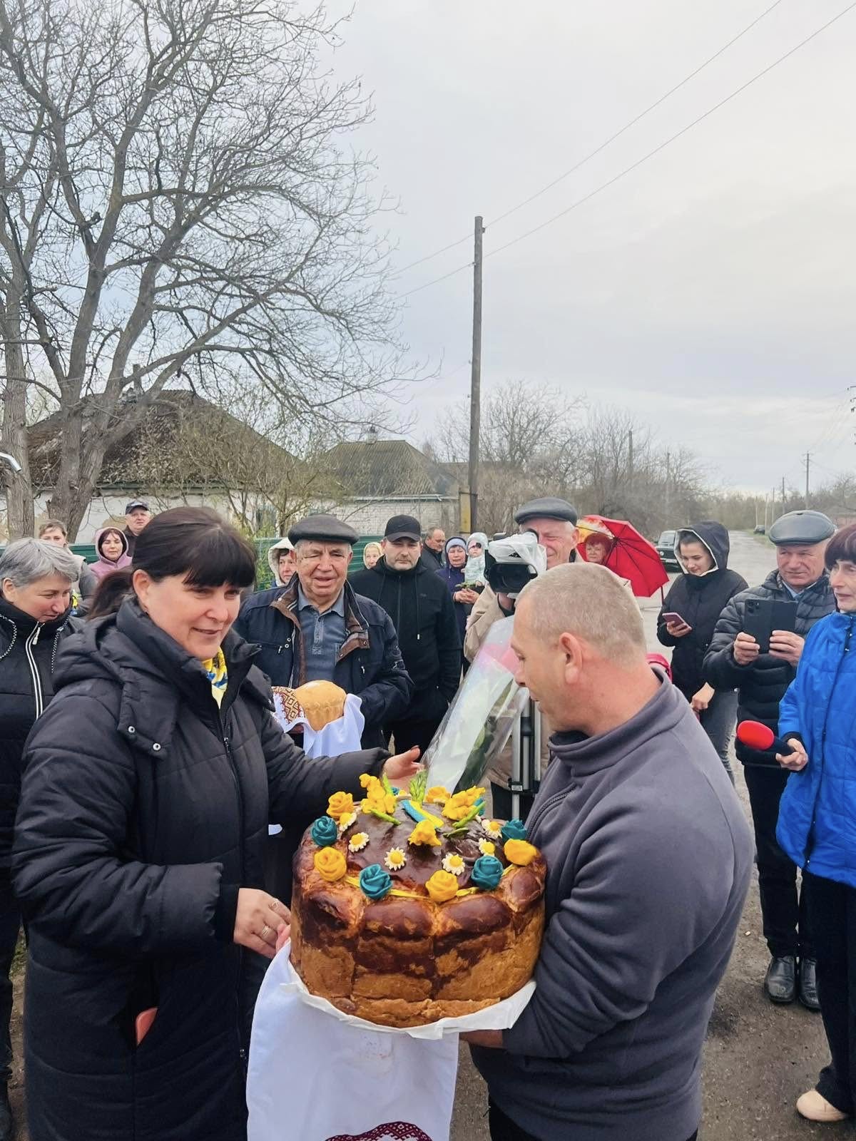 Громада на Черкащині зустріла захисника Віктора Савицького, який був у полоні РФ - фото 3