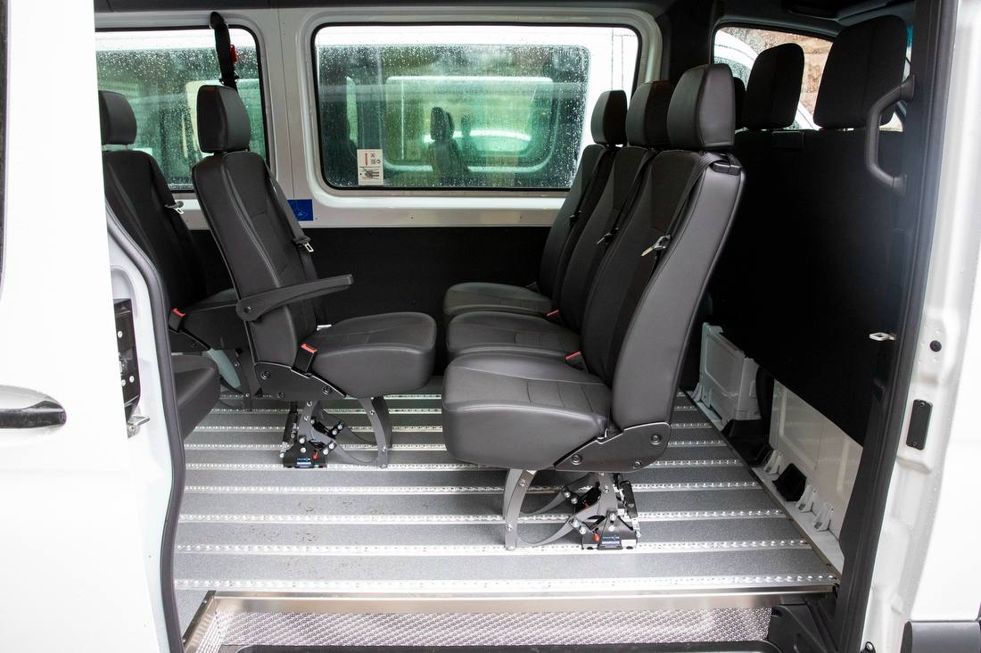 Київ отримав три нові мікроавтобуси для перевезення дітей з інвалідністю - фото 3