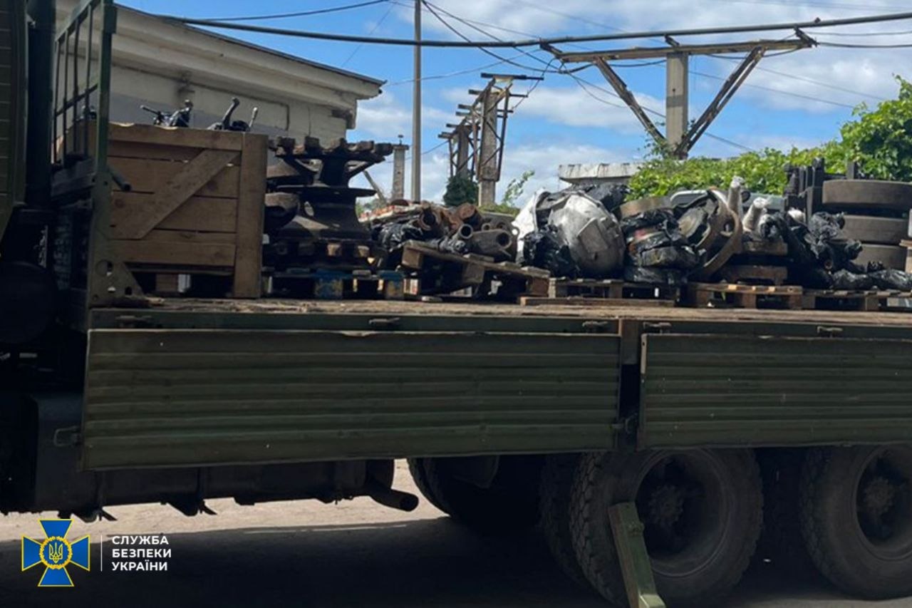 СБУ та ДБР передали на фронт комплектуючі до бронетехніки ЗСУ на 20 млн грн