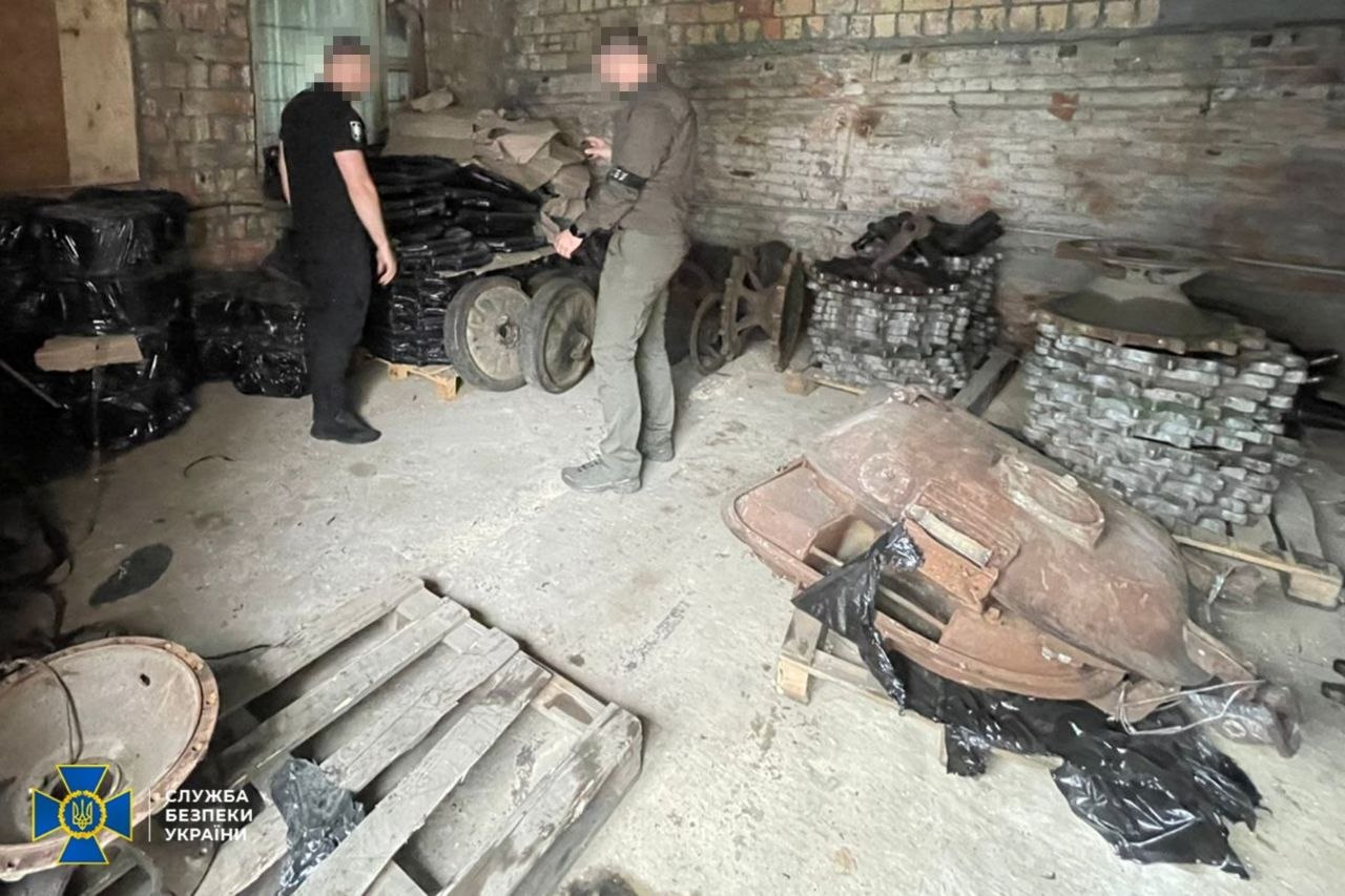 СБУ та ДБР передали на фронт комплектуючі до бронетехніки ЗСУ на 20 млн грн - фото 2