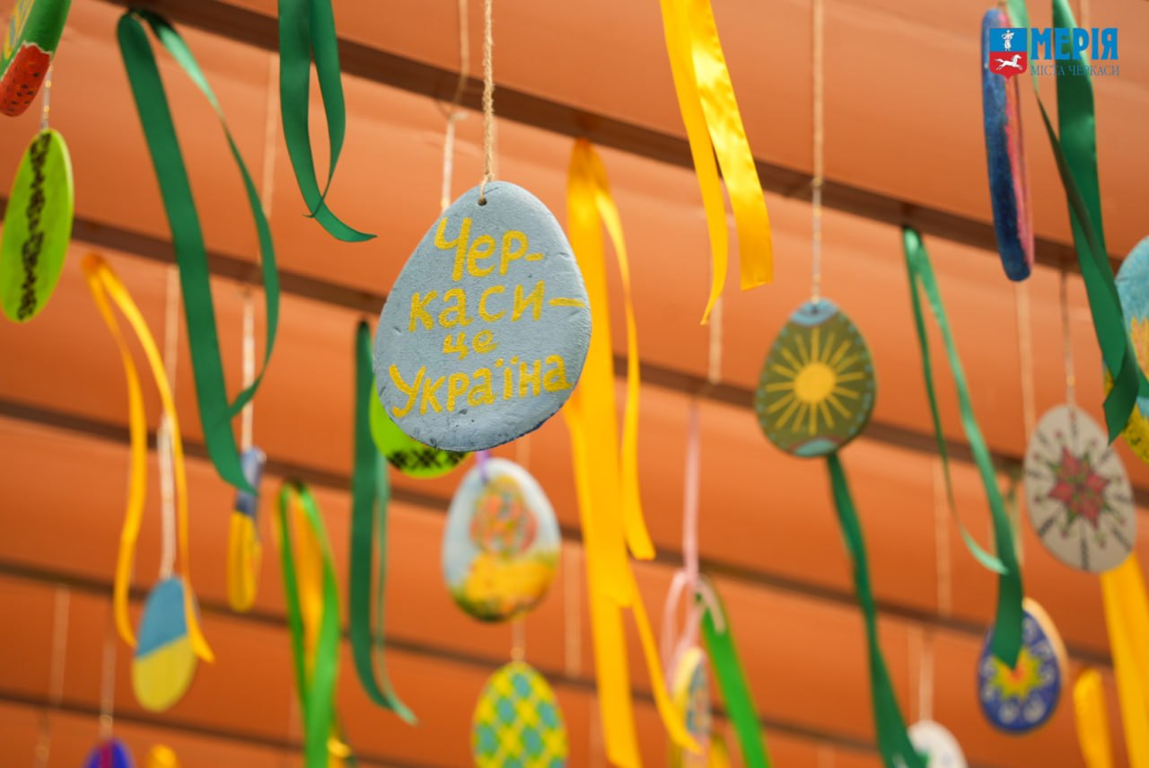 Черкаси прикрасили до Великодня. Фото - фото 4