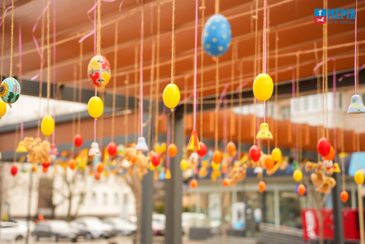 Черкаси прикрасили до Великодня. Фото - фото 5