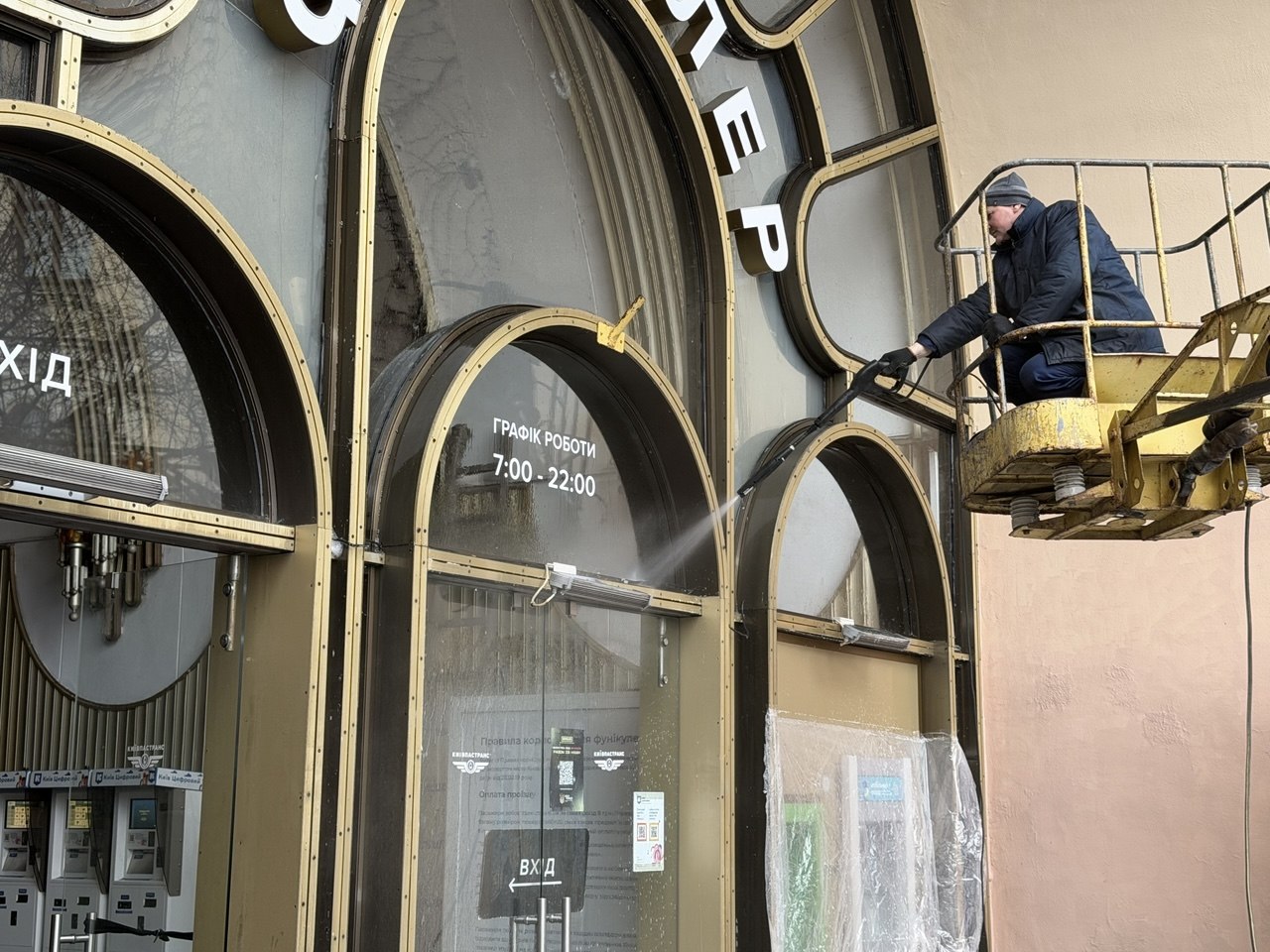 У Києві перед Великоднем помили фунікулер