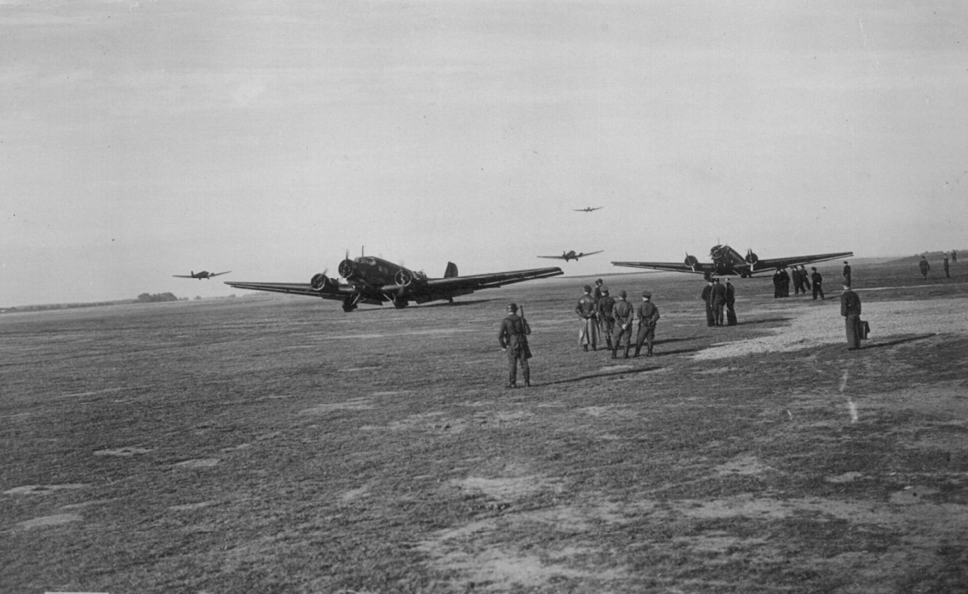 Опублікували архівні фото зустрічі Гітлера та Муссоліні в Умані. Що там робили диктатори?