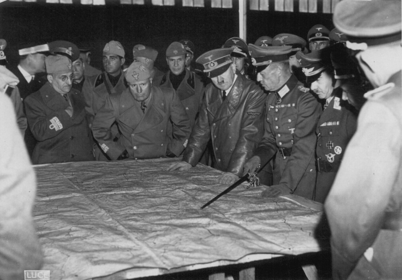 Опублікували архівні фото зустрічі Гітлера та Муссоліні в Умані. Що там робили диктатори? - фото 11