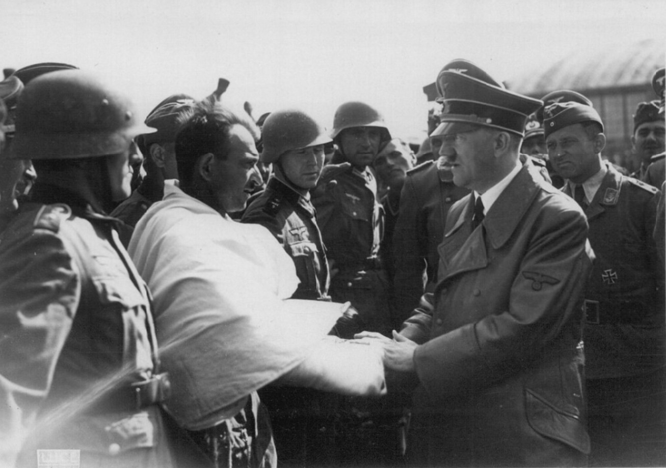 Опублікували архівні фото зустрічі Гітлера та Муссоліні в Умані. Що там робили диктатори? - фото 13