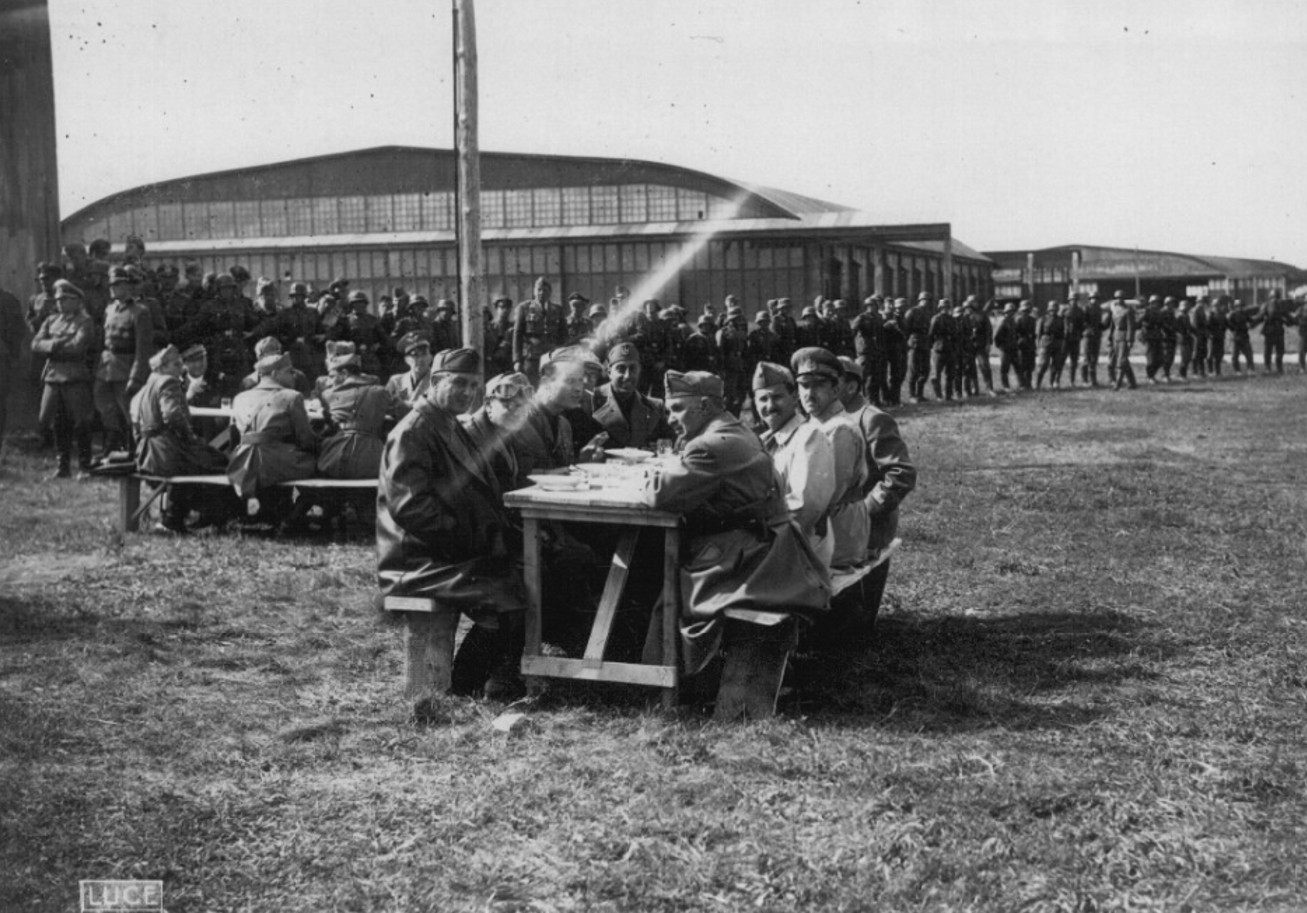 Опублікували архівні фото зустрічі Гітлера та Муссоліні в Умані. Що там робили диктатори? - фото 16