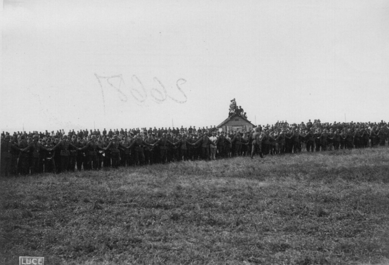 Опублікували архівні фото зустрічі Гітлера та Муссоліні в Умані. Що там робили диктатори? - фото 4