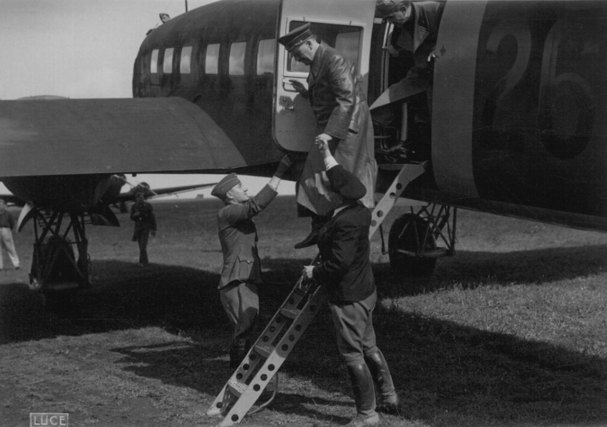 Опублікували архівні фото зустрічі Гітлера та Муссоліні в Умані. Що там робили диктатори? - фото 9