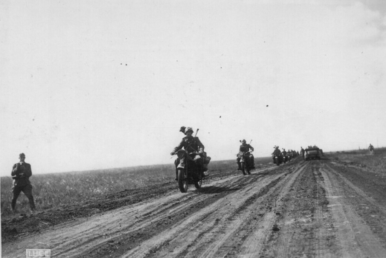 Опублікували архівні фото зустрічі Гітлера та Муссоліні в Умані. Що там робили диктатори? - фото 20