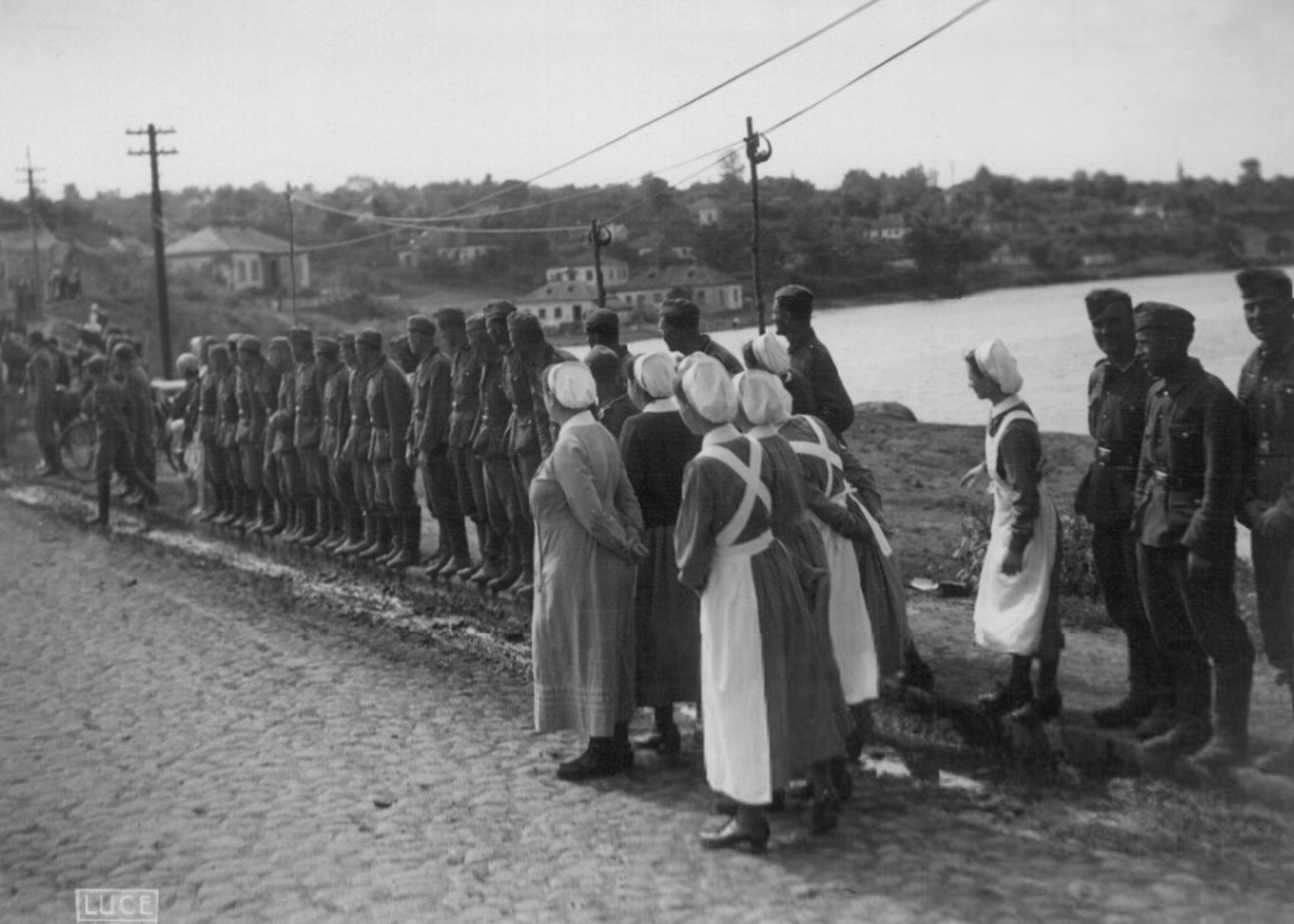 Опублікували архівні фото зустрічі Гітлера та Муссоліні в Умані. Що там робили диктатори? - фото 24