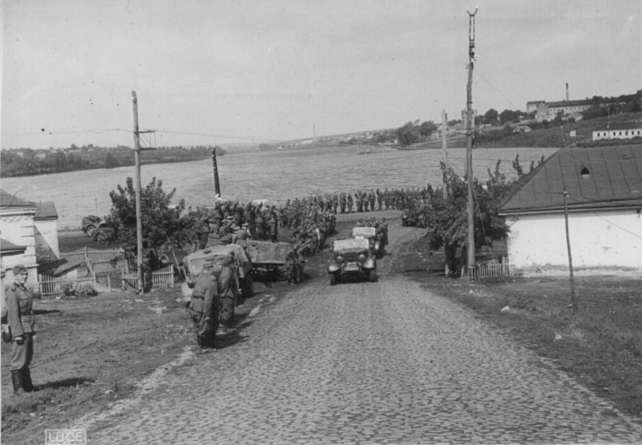 Опублікували архівні фото зустрічі Гітлера та Муссоліні в Умані. Що там робили диктатори? - фото 30