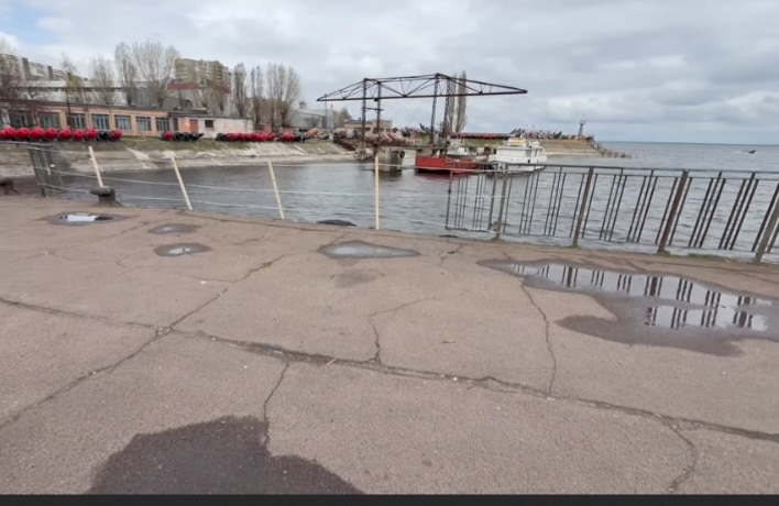 Неналежне утримання пірсу в Черкасах: склали протокол на головного інженера