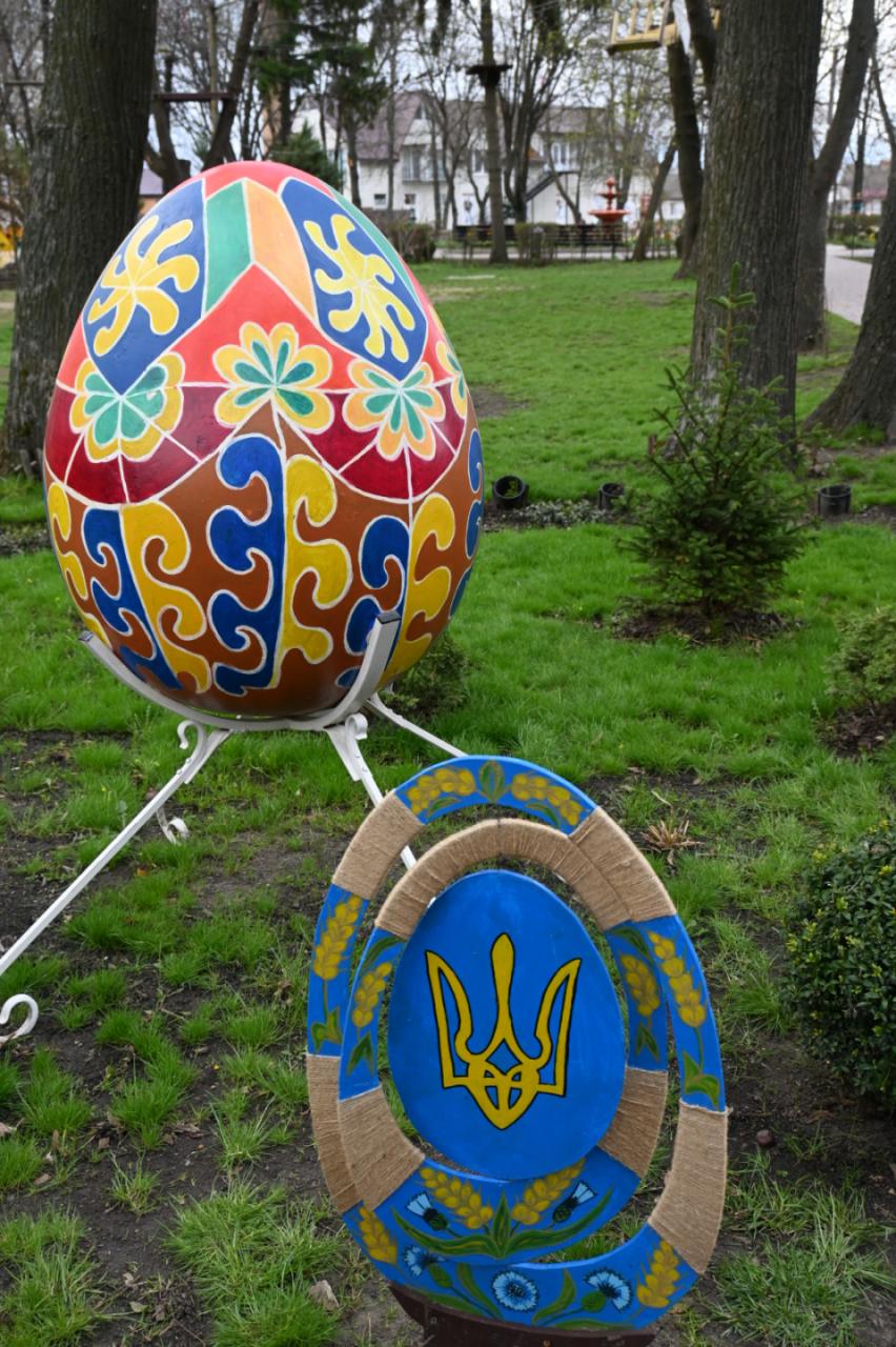 Писанки і фотозони – парк у Шполі прикрасили до Великодня