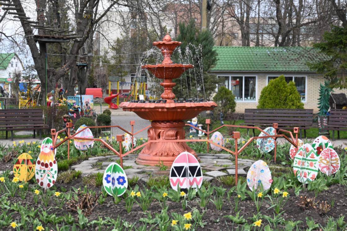 Писанки і фотозони – парк у Шполі прикрасили до Великодня - фото 10