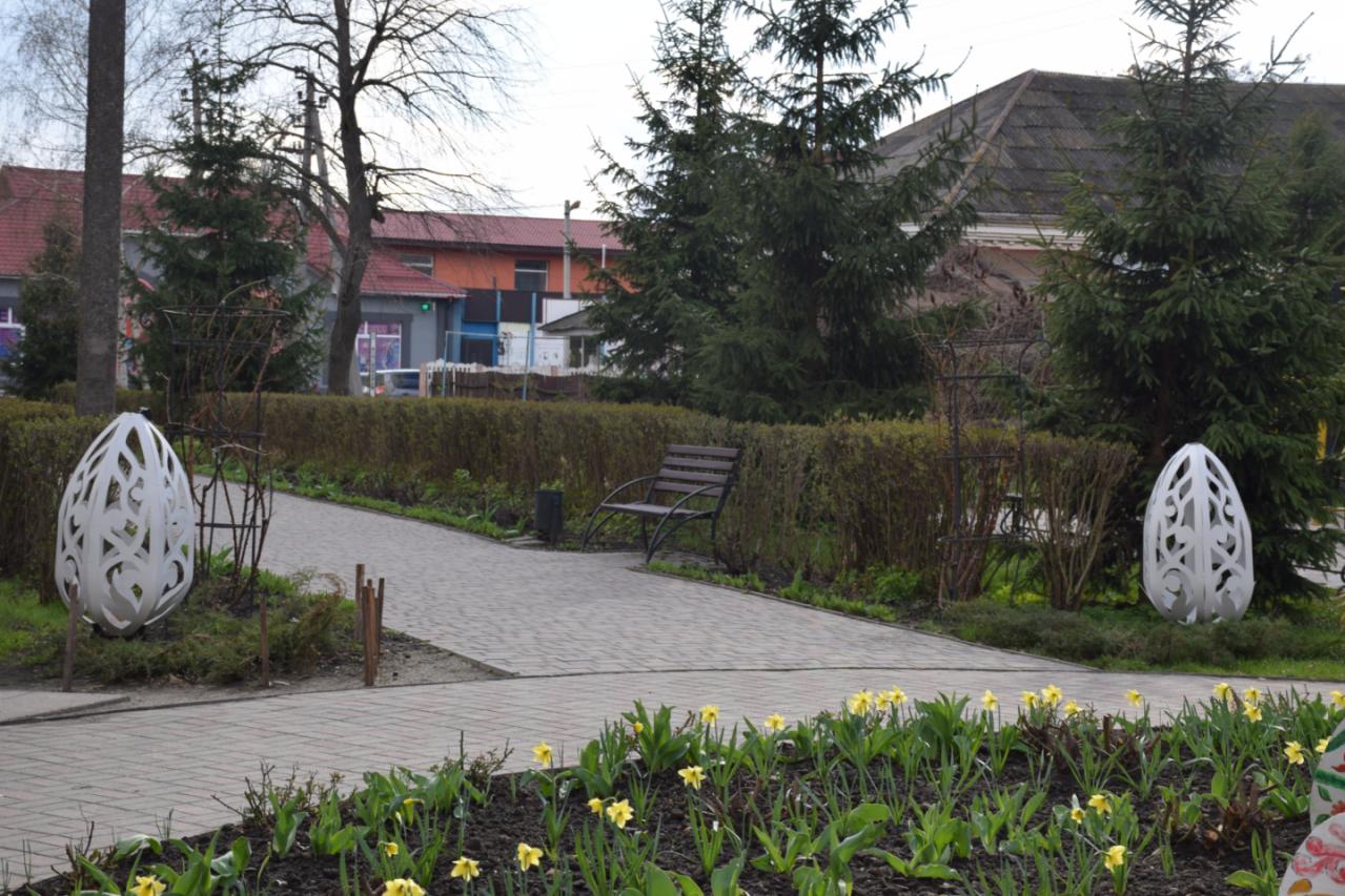 Писанки і фотозони – парк у Шполі прикрасили до Великодня - фото 11