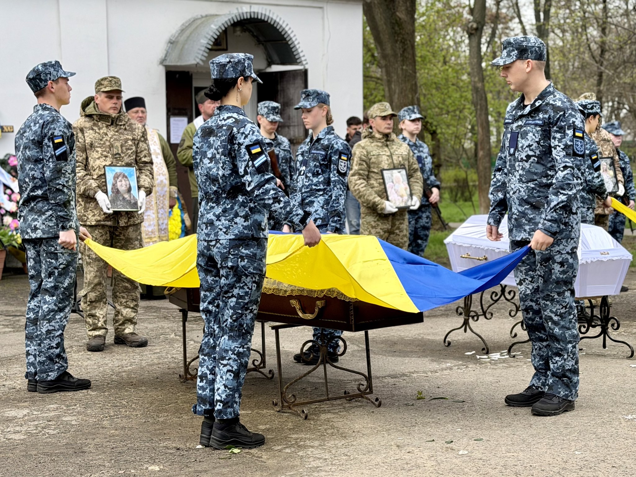 В Одесі попрощалися з 2-річною дівчинкою і прикордонницями, яких вбила Росія