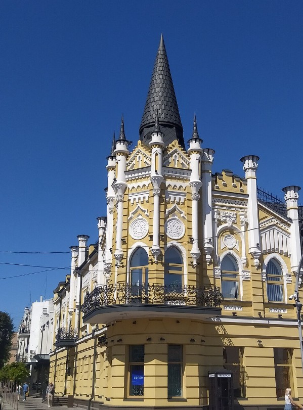 Блакитний палац у Черкасах: історія пам’ятки в готичному стилі - фото 9