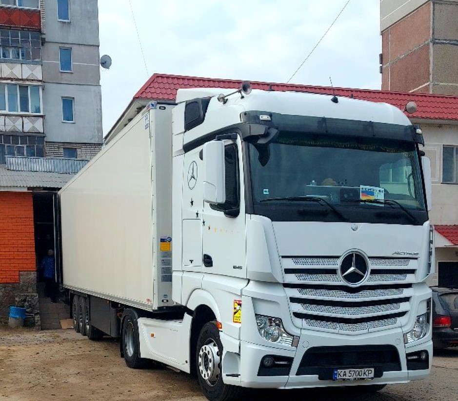 Німецьке місто передало меблі для шкіл Канева