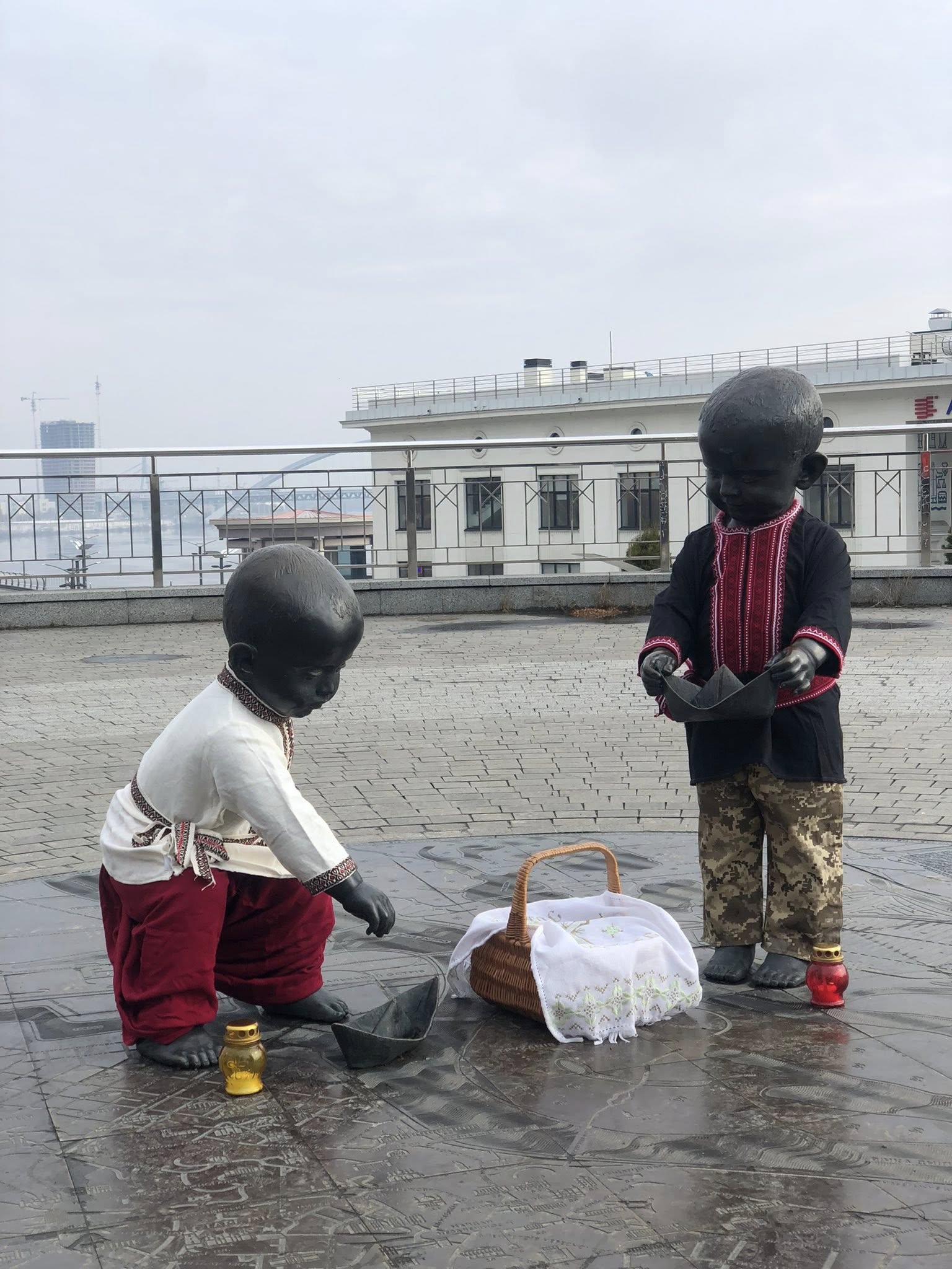 Малюків-засновників Києва вбрали у святкові українські костюми з нагоди Великодня - фото 5