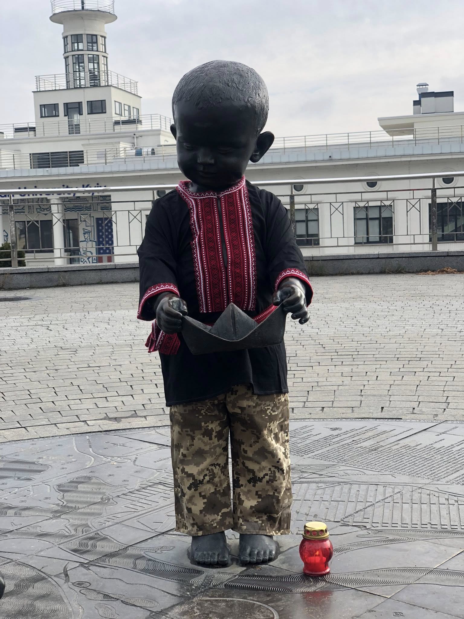 Малюків-засновників Києва вбрали у святкові українські костюми з нагоди Великодня - фото 4