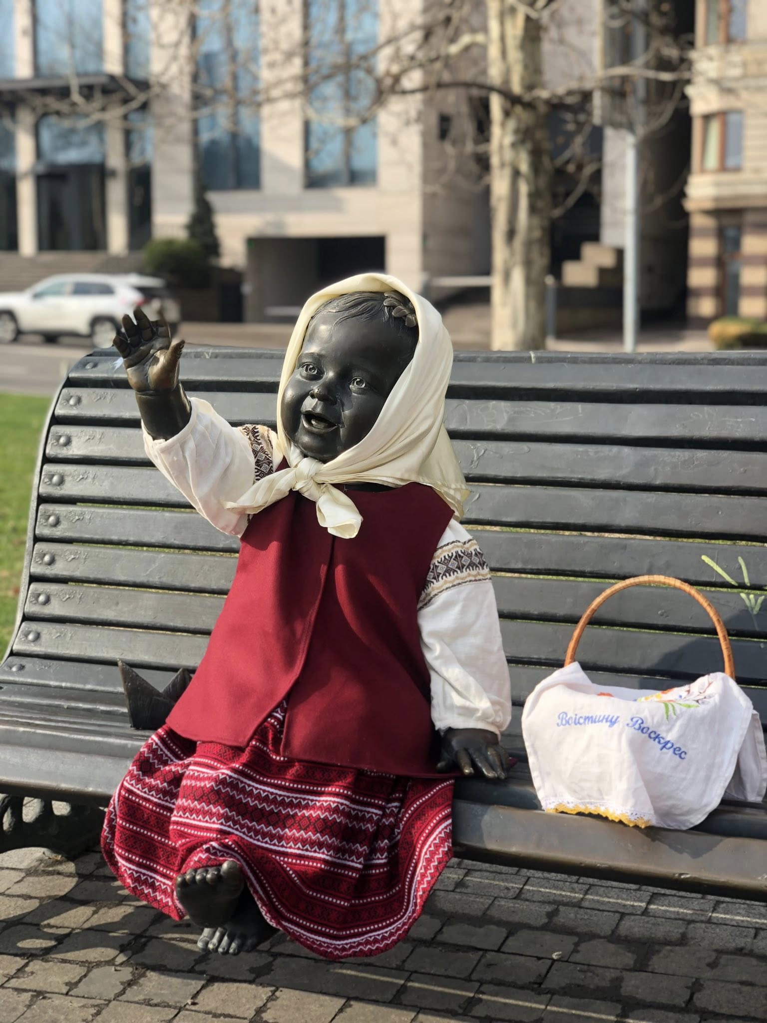 Малюків-засновників Києва вбрали у святкові українські костюми з нагоди Великодня - фото 2