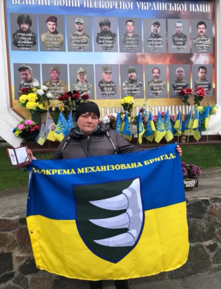 «Хрест Героя» передали мамі загиблого воїна з Лисянки