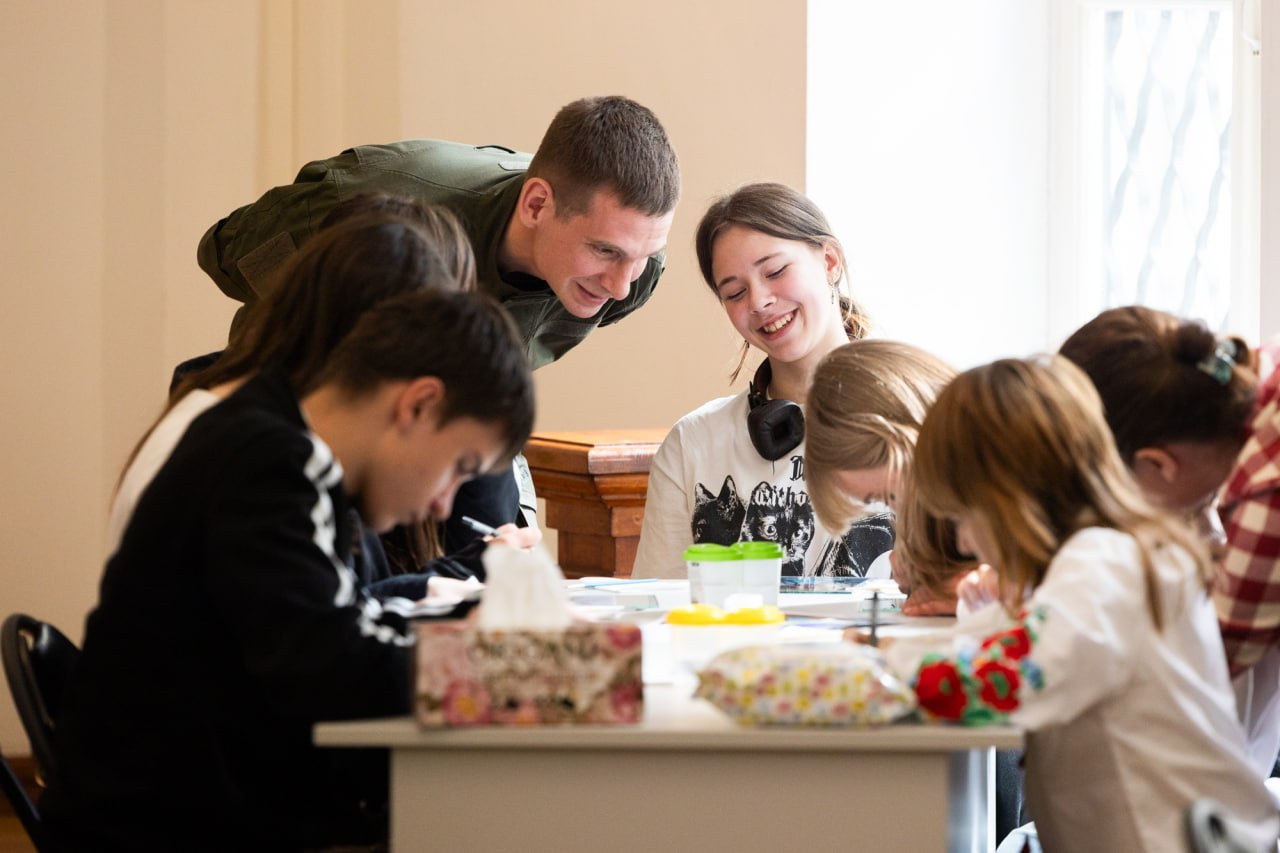 Президент зустрівся з дітьми полеглих воїнів у Софії Київській - фото 4