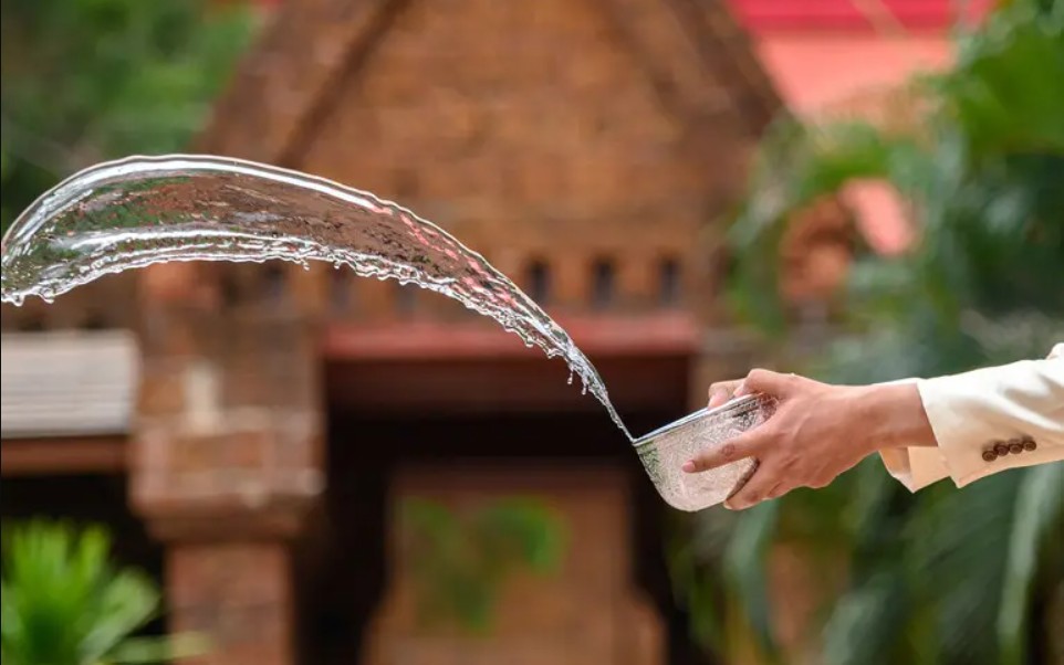 Світлий понеділок 2026: традиції, заборони після Великодня, кого обливають водою та як святкують - фото 3