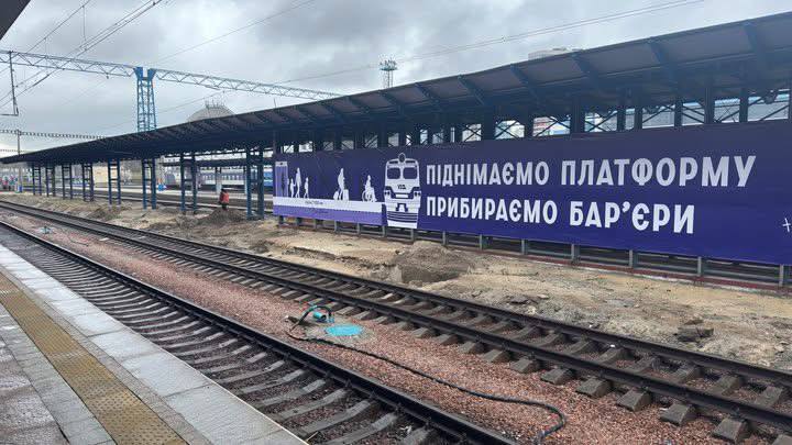 У Києві будують першу безбар’єрну платформу