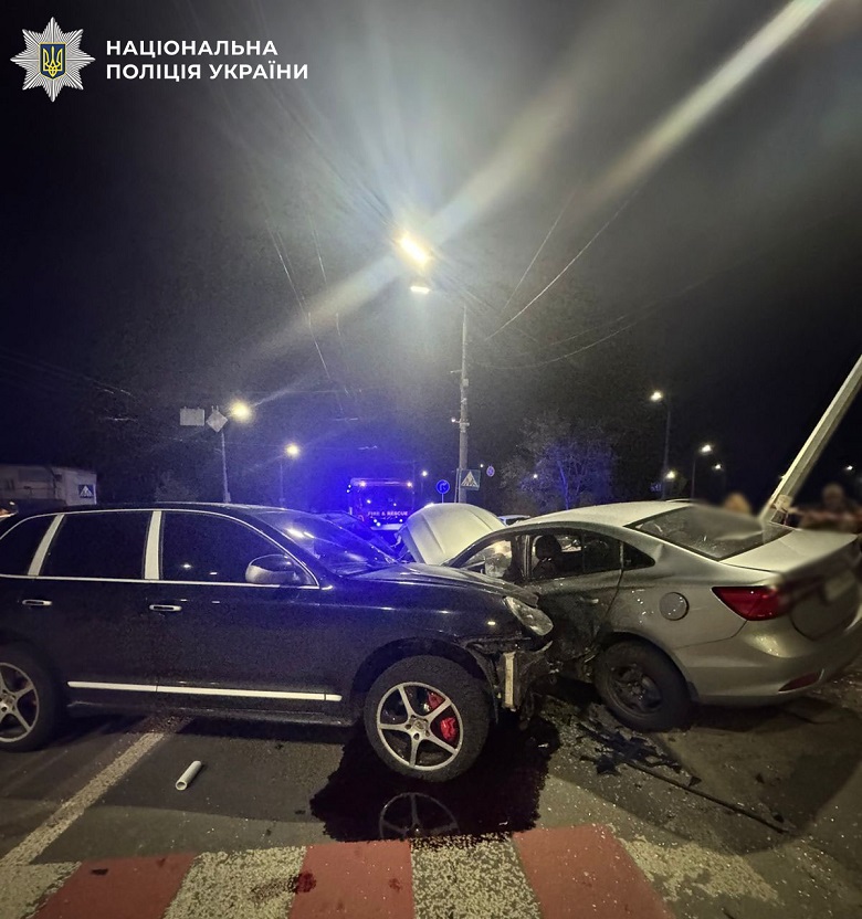 Водій Porsche Cayenne у Києві влаштував ДТП, травмовано четверо людей - фото 4