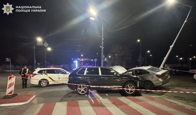 Водій Porsche Cayenne у Києві влаштував ДТП, травмовано четверо людей - фото 3