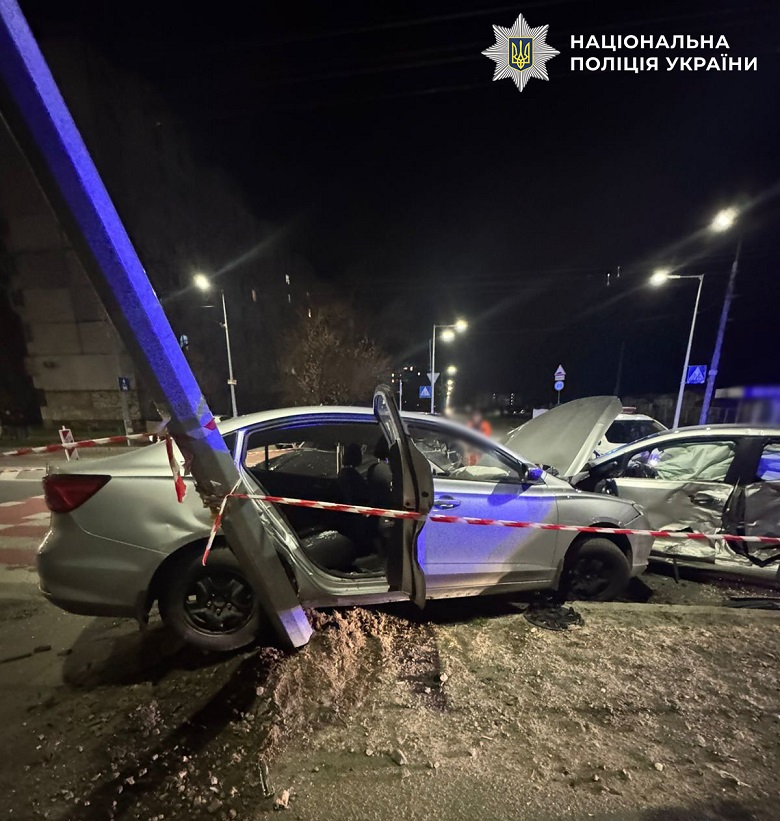 Водій Porsche Cayenne у Києві влаштував ДТП, травмовано четверо людей - фото 2