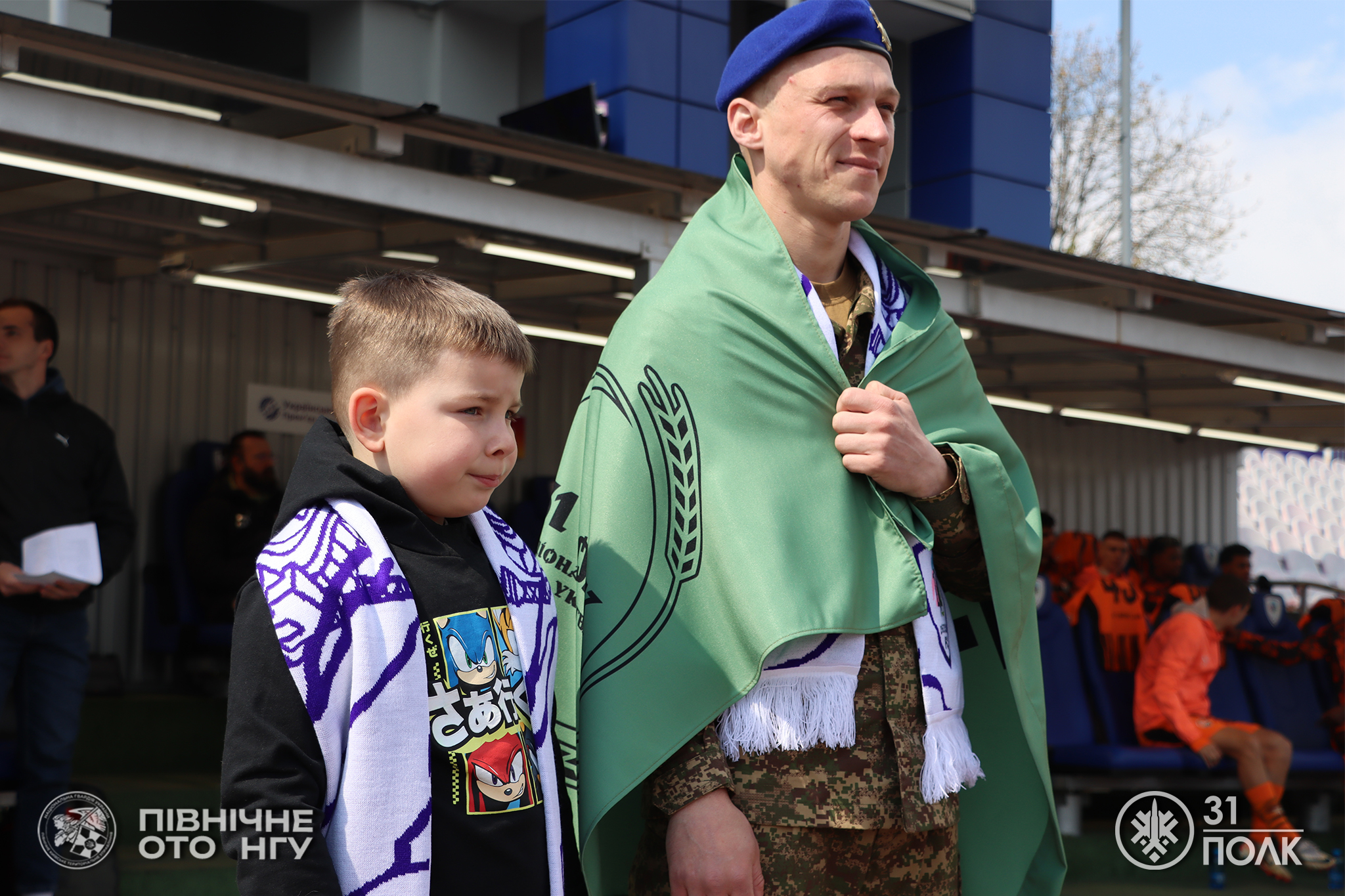 У Черкасах майор, який всиновив хлопчика, здійснив перший удар перед матчем «ЛНЗ» — «Шахтар» - фото 3