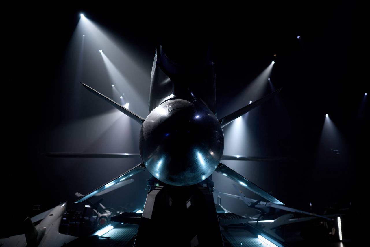 Президент Зеленський показав нові українські дрони і ракети. Відео - фото 2