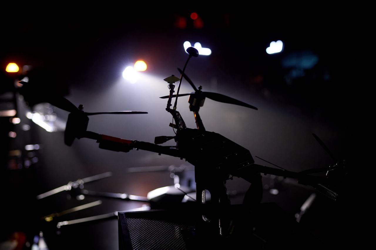 Президент Зеленський показав нові українські дрони і ракети. Відео - фото 3