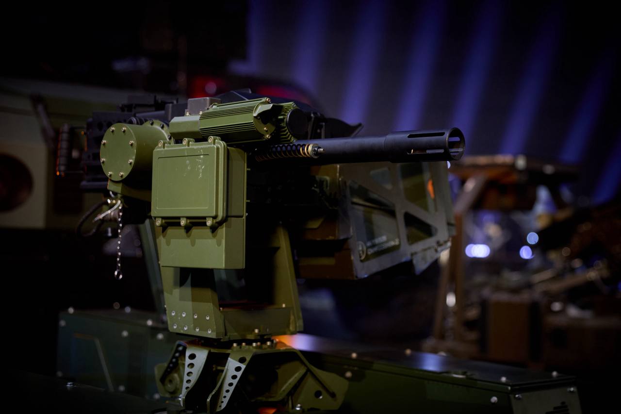 Президент Зеленський показав нові українські дрони і ракети. Відео - фото 5